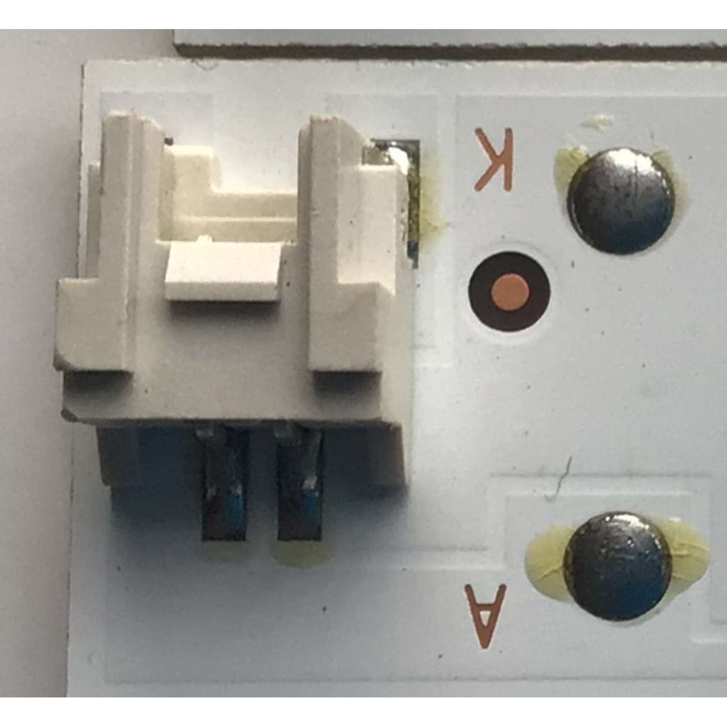 KIT DE LED'S PARA TV (4 PIEZAS) / NUMERO DE PARTE TFGJ40D09-ZC21FG-05 / 303TH400049 / PY63956 / TH400M19 / 910-400-1044 / 160707B1/27186 / 2010018679-4 / E320262 / MODELO 40'' - Imagen 3